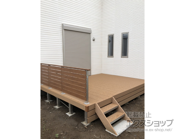 埼玉県鴻巣市ののウッドデッキ リウッドデッキ 200＋リウッドデッキ200 床下囲い＋ ルシアスデッキフェンスA01型〈横板格子タイプ〉＋リウッド ステップ5型 施工例