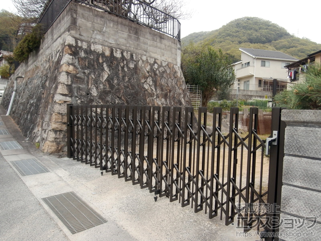 広島県三原市ののカーゲート アルシャインII PG型R(ペットガード) Aタイプ ノンレール 片開き 470Ｓ 施工例