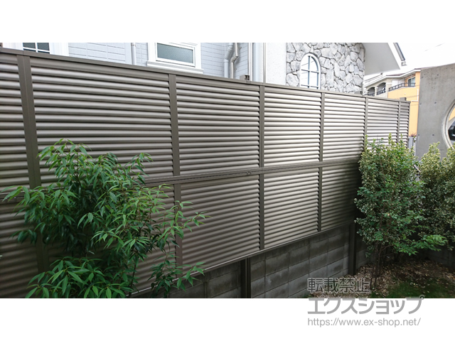 埼玉県草加市ののフェンス・柵 シャトレナ 3型 多段施工（パネル2段） 施工例