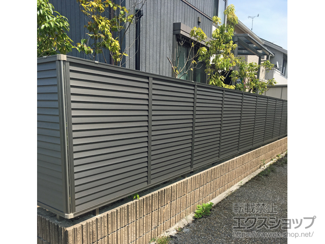 滋賀県彦根市ののフェンス・柵 プレスタフェンス 8型 横ルーバー フリーポールタイプ 施工例