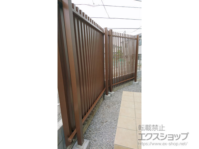 東京都練馬区ののフェンス・柵 エルファード片面 5型 角度板格子 フリー支柱タイプ 施工例