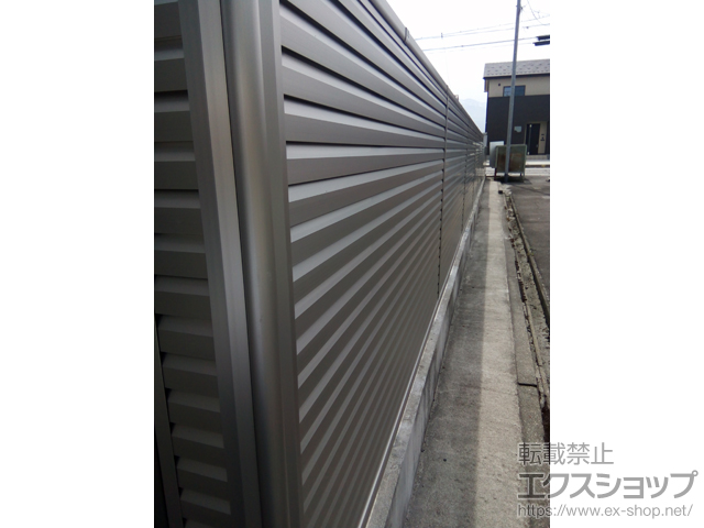 富山県滑川市ののフェンス・柵 シンプレオフェンス13型 ルーバー 自由柱施工 施工例