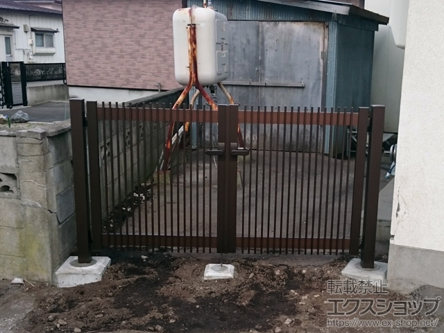 北海道函館市のの門扉 シンプレオ門扉T1型 縦格子 両開き 門柱使用 施工例