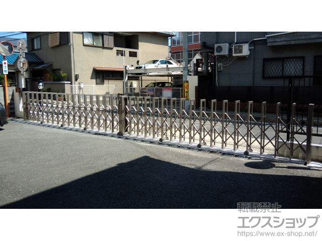 大阪府箕面市ののカーゲート アイラインＮ1型 フラットレールタイプ 両開き1035Ｗ 施工例