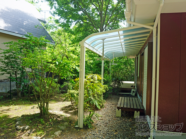 宮城県刈田郡蔵王町ののテラス屋根 ヴェクターテラス R型 1500 テラスタイプ 連棟 積雪〜50cm対応 施工例