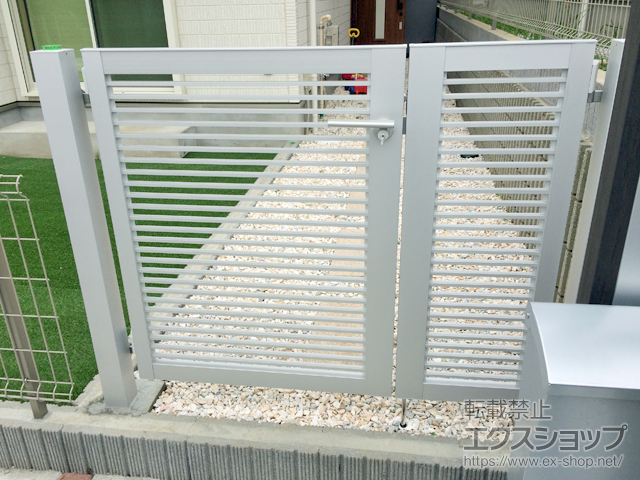 神奈川県秦野市のの門扉 プレスタ門扉 1型 細横桟 両開き親子 柱使用 施工例