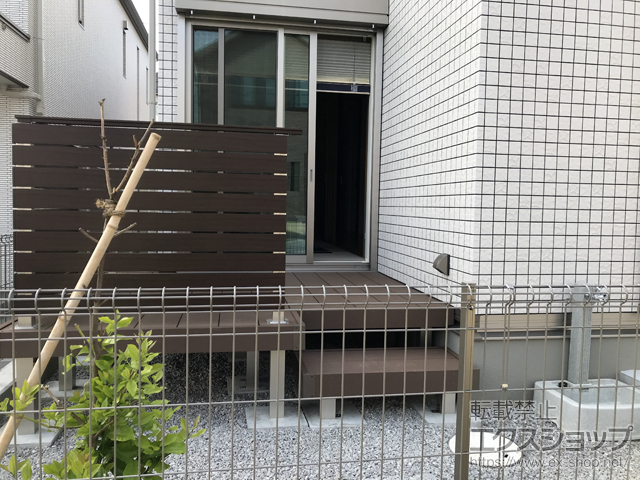 東京都町田市ののウッドデッキ リウッドデッキ 200＋独立式 リウッド ステップ2型＋ルシアスデッキフェンスA01型＜横板格子タイプ＞ 施工例