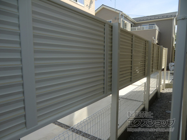 埼玉県比企郡川島町ののフェンス・柵 ミエーネフェンス 目隠しルーバータイプ 2段支柱 自立建て用（パネル1段） 施工例