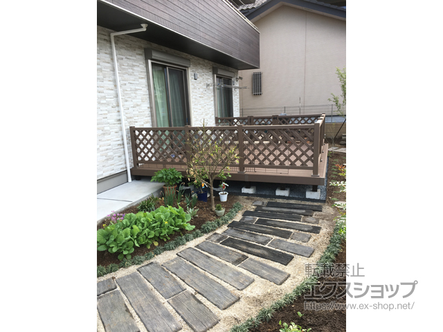 栃木県宇都宮市ののウッドデッキ リウッドデッキ 200＋ リウッドデッキフェンス2型＜ラチス格子＞ 施工例