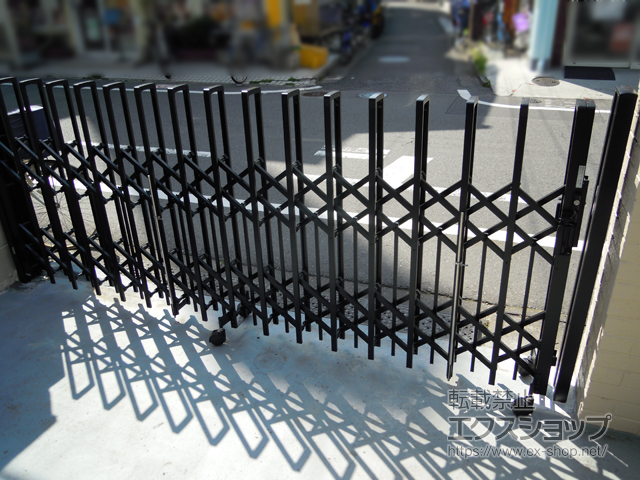 東京都足立区ののカーゲート トリップゲート ペットガード型 ノンレール 片開き 30S 施工例