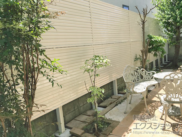 東京都東村山市ののフェンス・柵 ミエーネフェンス 目隠しルーバータイプ 2段支柱 自立建て用（パネル2段）※柱別途 施工例