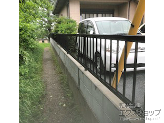 埼玉県本庄市ののフェンス・柵 シンプレオフェンスT2型 たて格子(16本)タイプ 自由柱施工 施工例