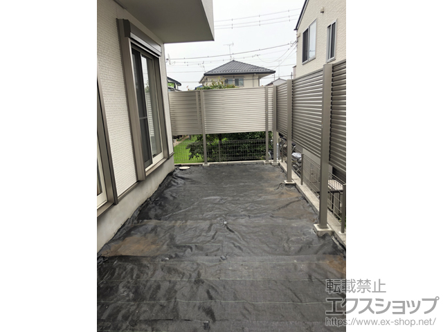 神奈川県相模原市ののフェンス・柵 シンプレオフェンス13型 ルーバー 2段支柱 自立建て用（パネル2段） 施工例