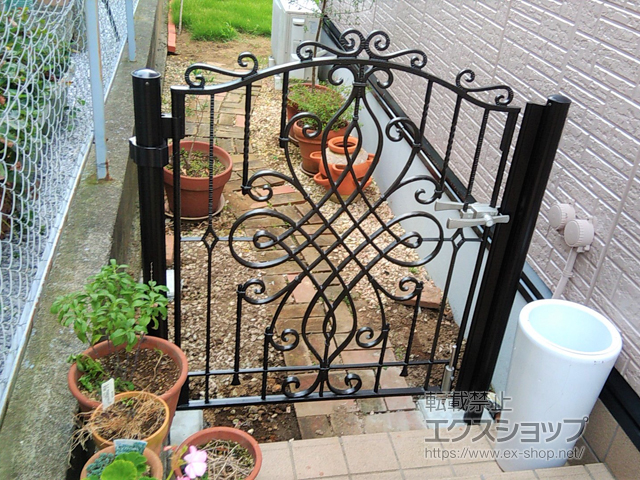 神奈川県横浜市のの門扉 アプローチ ルナ EL型 片開き　吊元門柱使用 施工例