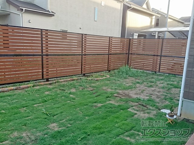 埼玉県越谷市ののフェンス・柵 モクアルフェンス 横板タイプ 2段支柱 自立建て用（パネル2段） 施工例