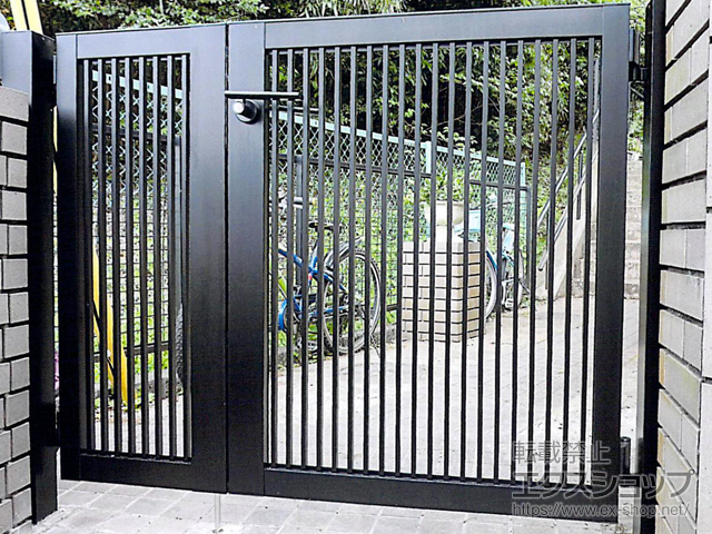 神奈川県横浜市のの門扉 プレスタ門扉 2型 細たて桟 両開き親子 柱使用 施工例