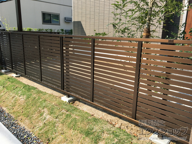 福岡県糟屋郡久山町ののフェンス・柵 シンプレオフェンス3型 横太格子 自由柱施工 施工例