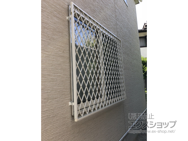 埼玉県蓮田市のLIXIL リクシル（トステム）の面格子・窓格子 アルミ面格子 ヒシクロス 施工例