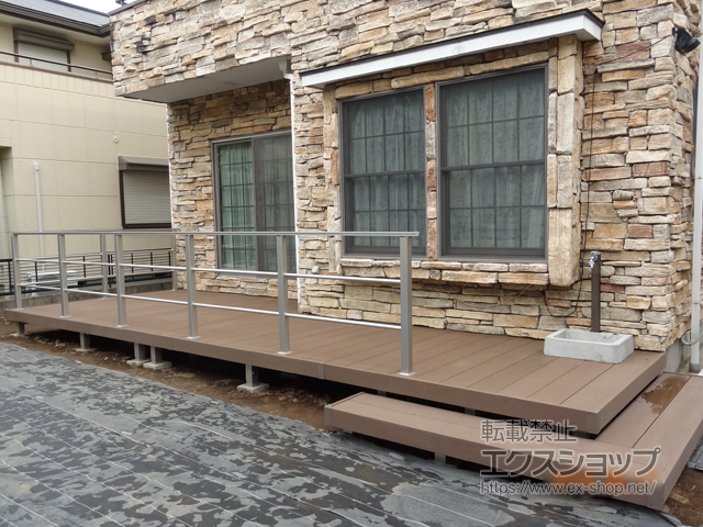 栃木県下野市ののウッドデッキ リウッドデッキ 200＋ルシアスデッキフェンスB03型 （横格子2本タイプ） 施工例