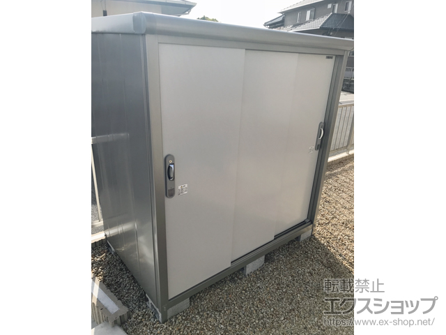 三重県亀山市のの物置・屋外倉庫 エスモ 一般型 1497×900×1501 ESE-1509E-PW 施工例