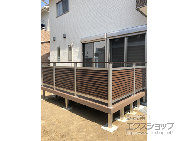 福岡県福津市ののウッドデッキ リウッドデッキ 200＋ルシアスデッキフェンスB05型＜通風ガラリルーバータイプ＞ 施工例