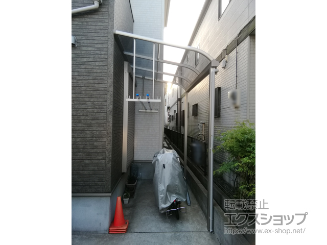 千葉県船橋市ののテラス屋根 プレシオステラス R型 テラスタイプ 単体 積雪〜20cm対応＋プレシオステラス　吊り下げ式物干し（ロング）2本入り×1セット 施工例