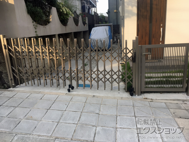 奈良県生駒郡斑鳩町のの門扉 プレスタ門扉 2型 細たて桟 片開き 柱使用 施工例