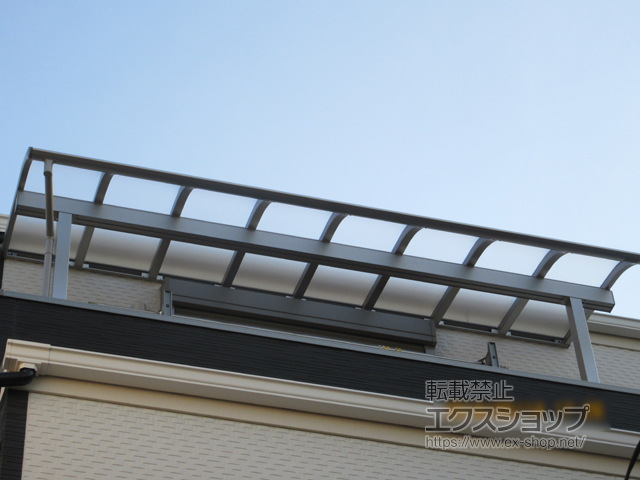 大阪府大阪市ののバルコニー・ベランダ屋根 プレシオステラス R型 1500 屋根タイプ 単体 積雪〜50cm対応 施工例