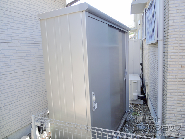 東京都西多摩郡日の出町のの物置・屋外倉庫 エスモ 一般型 1797×650×1959 ESE-1806A-SS 施工例