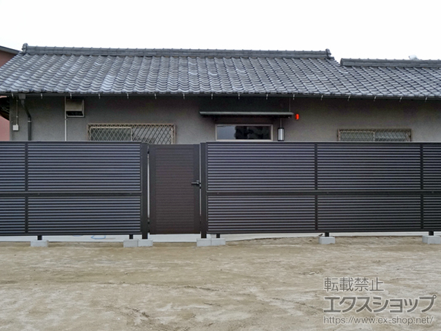 広島県安芸郡府中町のの門扉 シンプレオ門扉5型 横目隠し 片開き 高尺タイプ 門柱使用 施工例