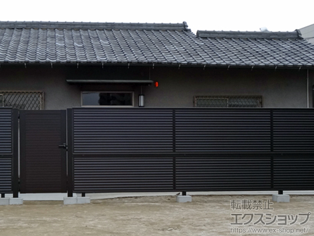 広島県安芸郡府中町ののフェンス・柵 ミエーネフェンス 目隠しルーバータイプ 2段支柱 自立建て用（パネル2段） 施工例