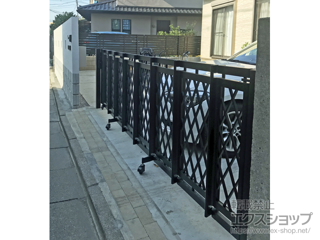 東京都世田谷区ののカーゲート エクスライン伸縮ゲート4型 ノンレール 片開き 40S 施工例