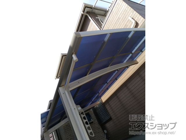 大阪府和泉市ののカーポート プレシオスポート 積雪〜20cm対応＋プレシオスポート 収納式物干しセット2型 2本入り×1セット 施工例