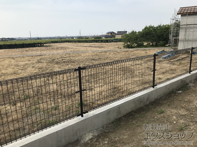 富山県富山市ののフェンス・柵 メッシュフェンス M0 間仕切柱 施工例