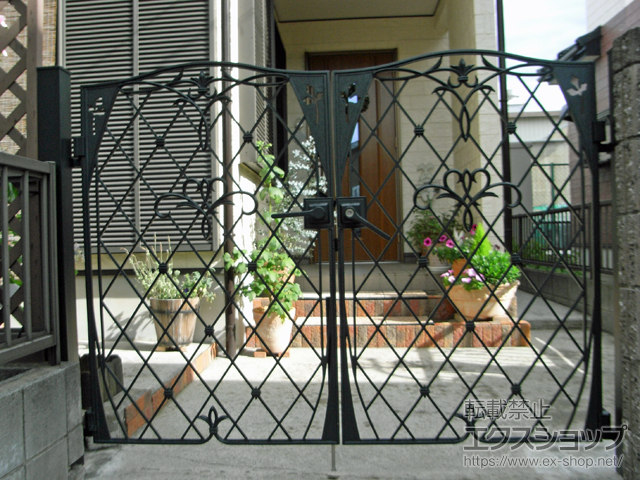 埼玉県三郷市のの門扉 ハーベリー2型 両開き 門柱タイプ 施工例