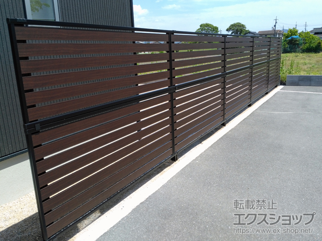 山口県防府市ののフェンス・柵 モクアルフェンス 横板タイプ 2段支柱 自立建て用（パネル2段） 施工例