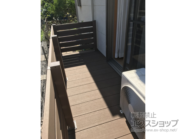 埼玉県さいたま市ののウッドデッキ リウッドデッキ 200＋リウッドデッキフェンス3型＋デッキ門扉3型＜横スリット＞ 施工例