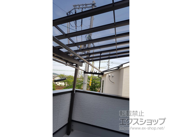 大阪府三島郡島本町のLIXIL リクシル（トステム）のバルコニー・ベランダ屋根 パワーアルファ F型 屋根タイプ 単体 積雪〜30cm対応＋パワーアルファ用吊り下げ物干し 標準2本入り×1セット 施工例