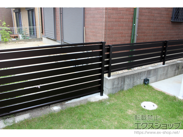 奈良県香芝市ののフェンス・柵 モクアルフェンス 横板タイプ 自由柱タイプ 施工例