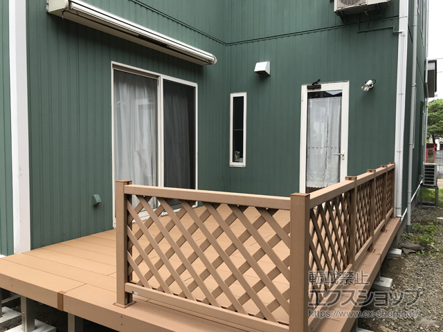 新潟県長岡市ののウッドデッキ リウッドデッキ 200＋リウッド　デッキフェンス2型〈ラチス格子〉 施工例