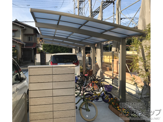 兵庫県伊丹市ののカーポート ネスカR (ラウンドスタイル) 縦連棟 積雪〜20cm対応 施工例