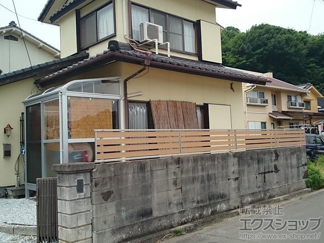 広島県尾道市ののフェンス・柵 ルシアスフェンスF04型 横板 木目カラー 自由柱施工 施工例