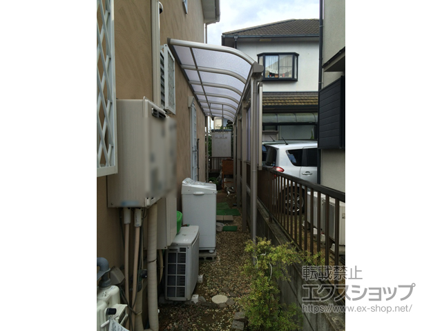 兵庫県姫路市ののテラス屋根 ヴェクターテラス R型 テラスタイプ 連棟 積雪〜20cm対応＋吊り下げ式固定物干し　標準　2本入り×1セット 施工例