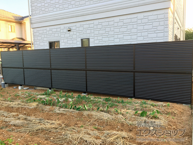 愛知県田原市ののフェンス・柵 ミエーネフェンス 目隠しルーバータイプ 2段支柱 自立建て用（パネル2段） 施工例