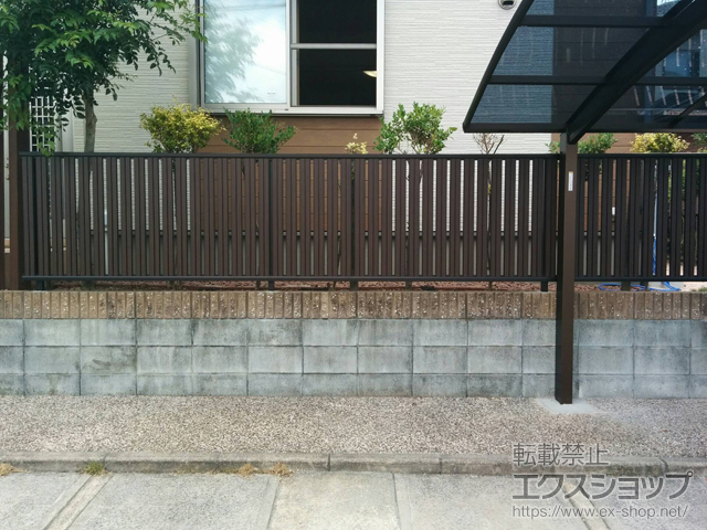 福岡県大野城市ののフェンス・柵 ルシアスフェンスF03型 たて半目隠し 複合カラー 自由柱施工 施工例