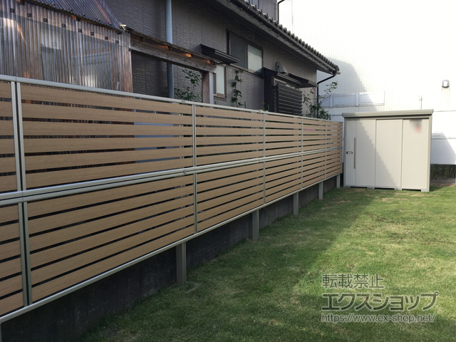 新潟県新潟市ののフェンス・柵 ルシアスフェンスF04型 横板 複合カラー 2段支柱 自立建て用（パネル2段） 施工例