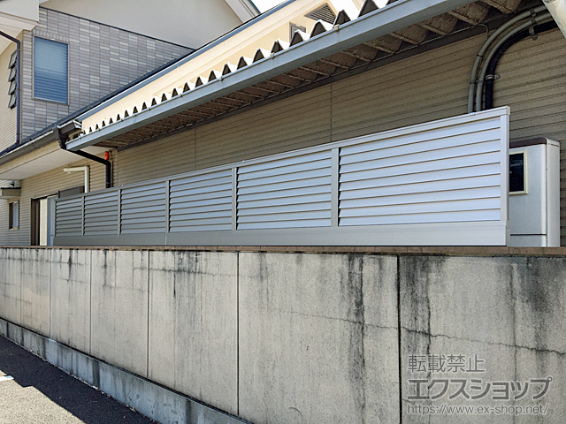 山梨県甲府市ののフェンス・柵 プレスタフェンス 8型 横ルーバー フリーポールタイプ 施工例