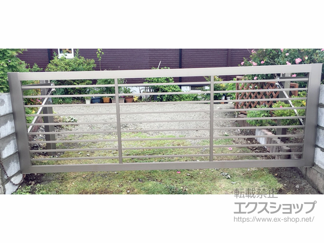 鹿児島県姶良市ののカーゲート スウィングアップゲート1型 横格子 手動式 施工例