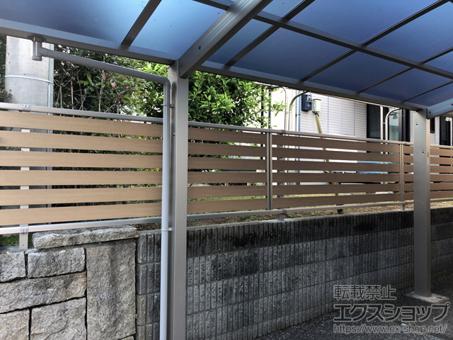 長崎県佐世保市ののフェンス・柵 ルシアスフェンスF04型 横板 木目カラー 自由柱施工 施工例