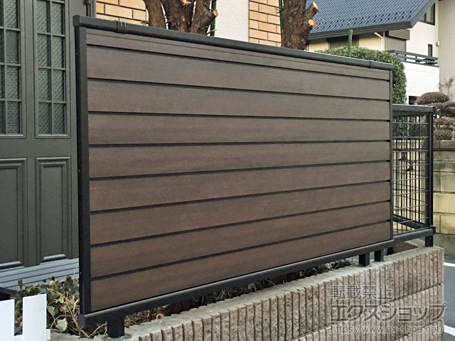 埼玉県所沢市ののフェンス・柵 ルシアスフェンスF02型 横目隠し 木調カラー 自由柱施工 施工例